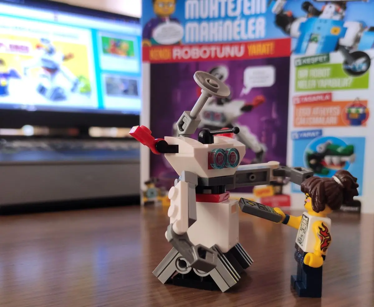 LEGO Explorer